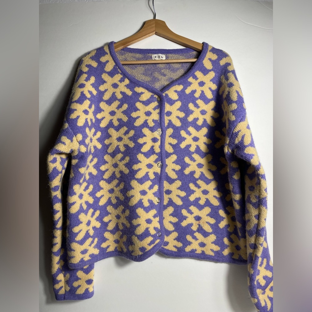 Pol Women’s Purple and Cream Daisies Snap Button Up Sweater Size Large